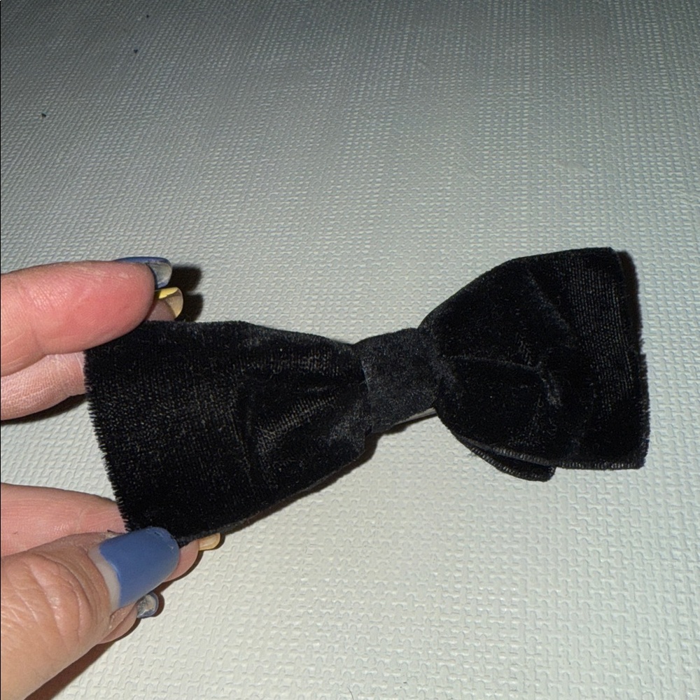 Vintage 70s Black Velvet Bow Tie hair Barrett